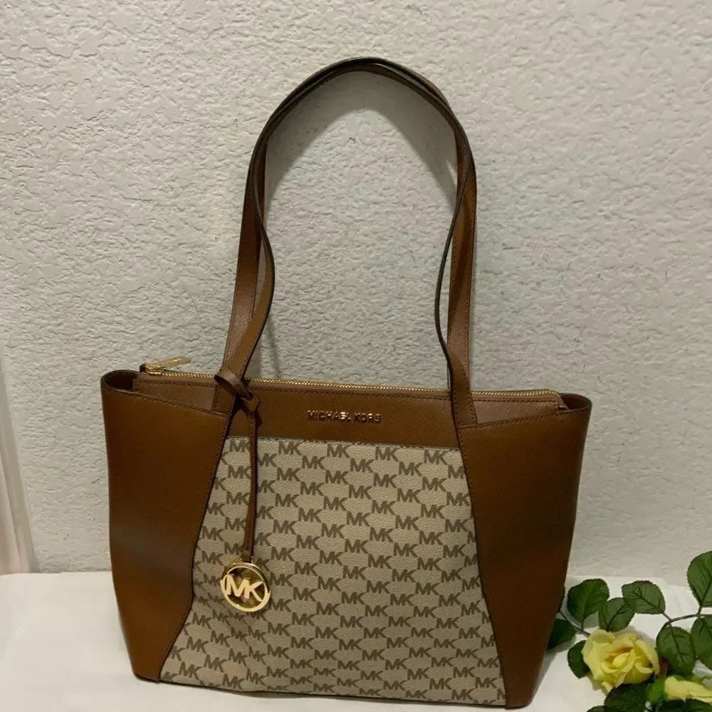 New Michael Kors Maddie Top Zip Tote Bag Vanilla Saffiano Leather